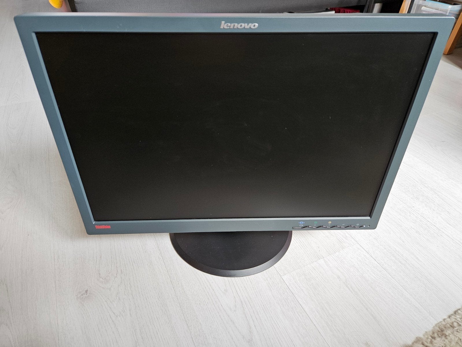 Lenovo ThinkVision L2240pwD 22" monitor VGA en DVI-D, Ophalen, Gebruikt, 3 tot 5 ms, Kantelbaar