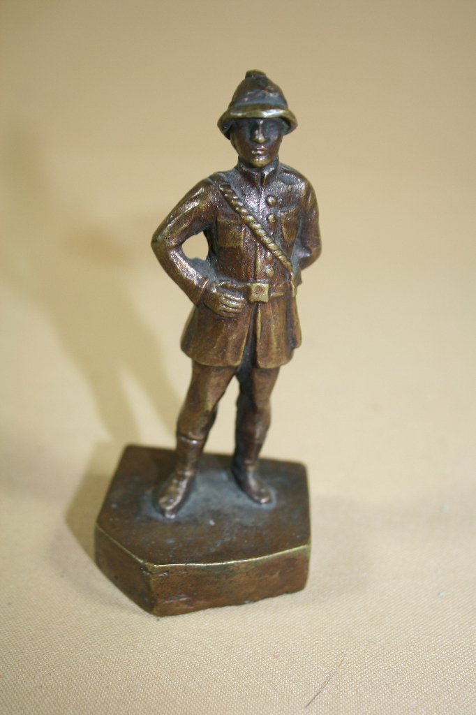Bronzen beeldje van een brandweerman, Minder dan 20 cm, Ophalen of Verzenden, Brons, Beeld
