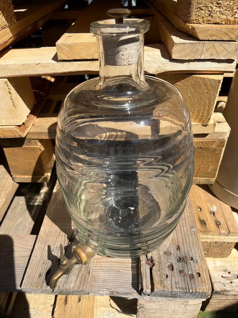 Grote vintage glazen parfum fles met koperen kraantje, Antiek en Kunst, Ophalen