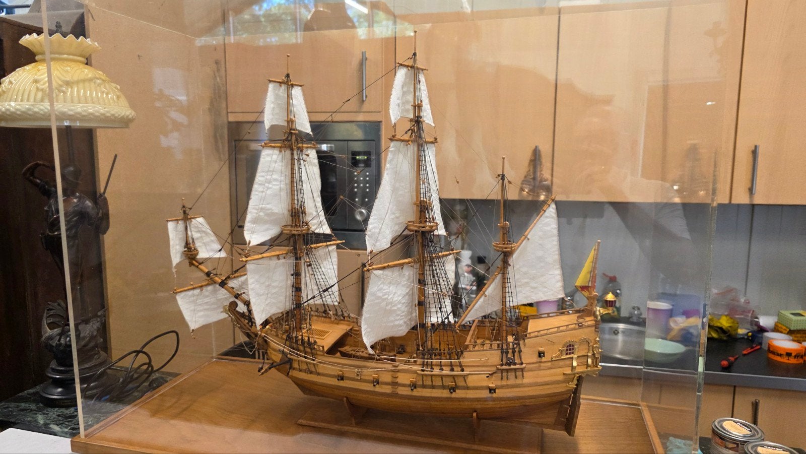 groot Antiek modelschip In plexi glazen kast, Ophalen