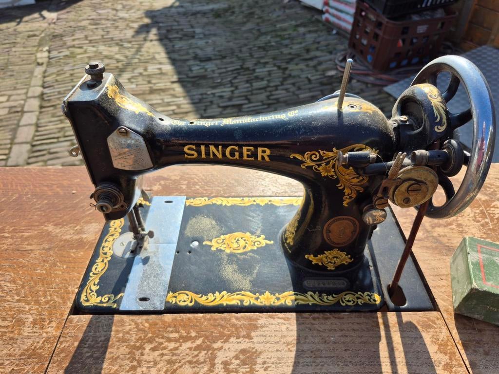Hele oude Singer trap naaimachine, Ophalen