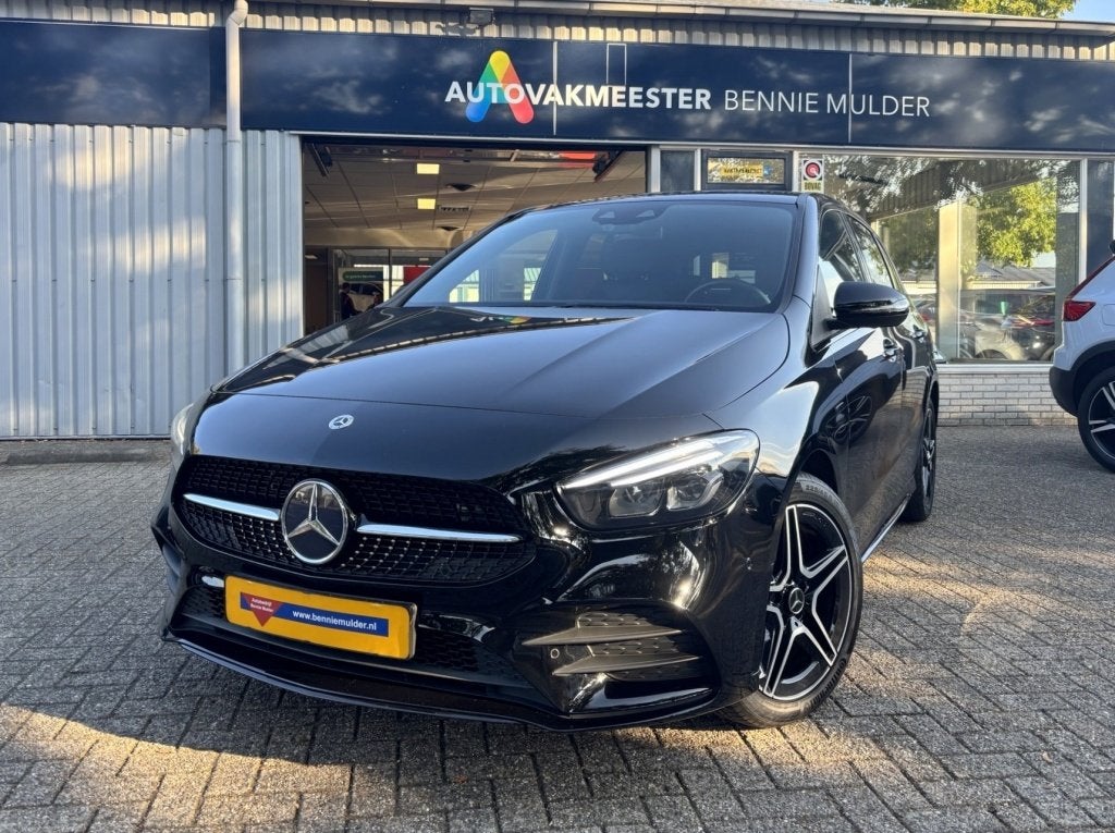 Mercedes-Benz B-Klasse 250e AMG Line CAMERA / LED / DEALER O, Auto's, Mercedes-Benz, Automaat, Dealer onderhouden, Gebruikt, Zwart