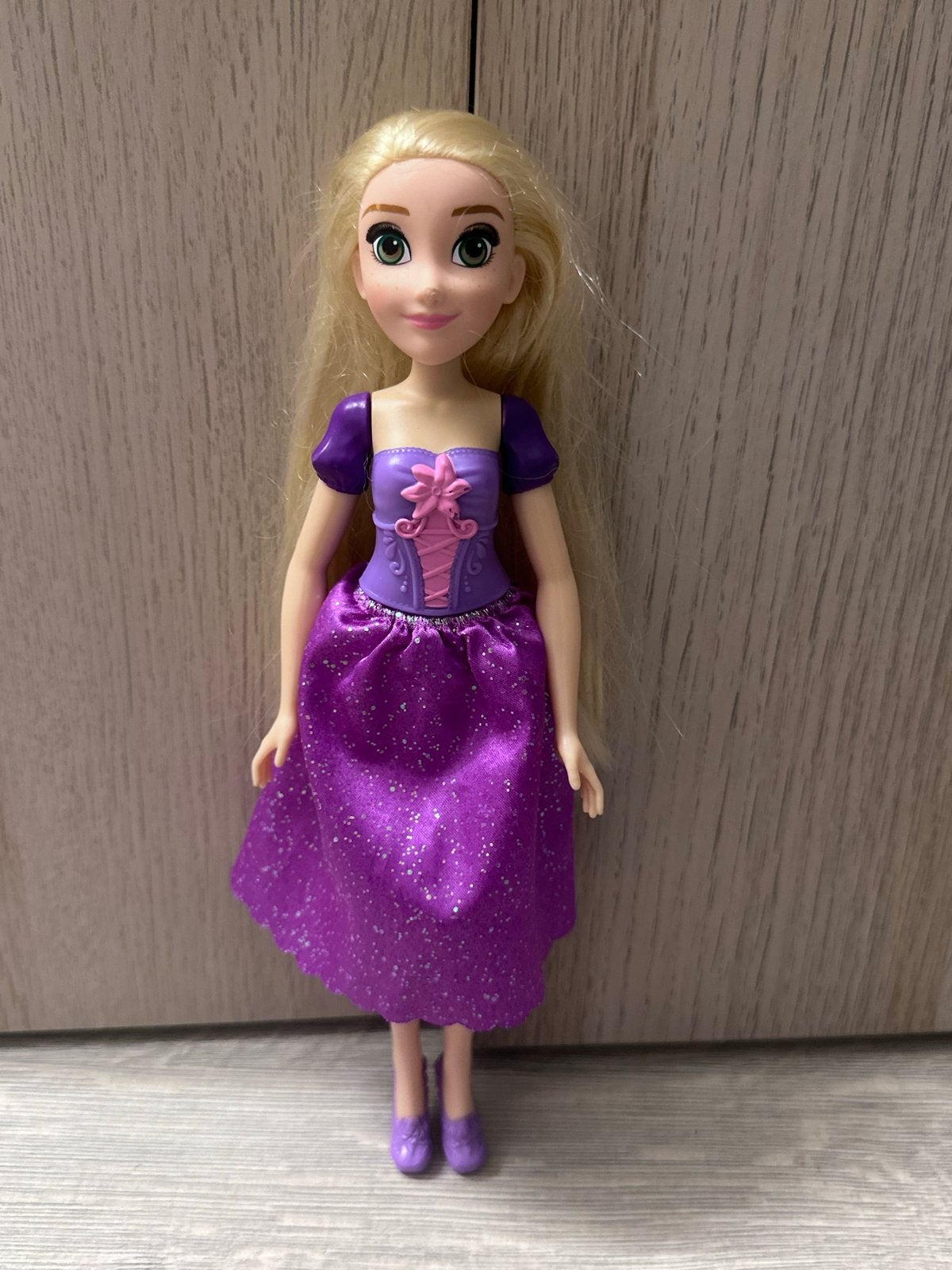 Disney Rapunzel pop met paarse jurk, Ophalen of Verzenden, Gebruikt, Overige typen