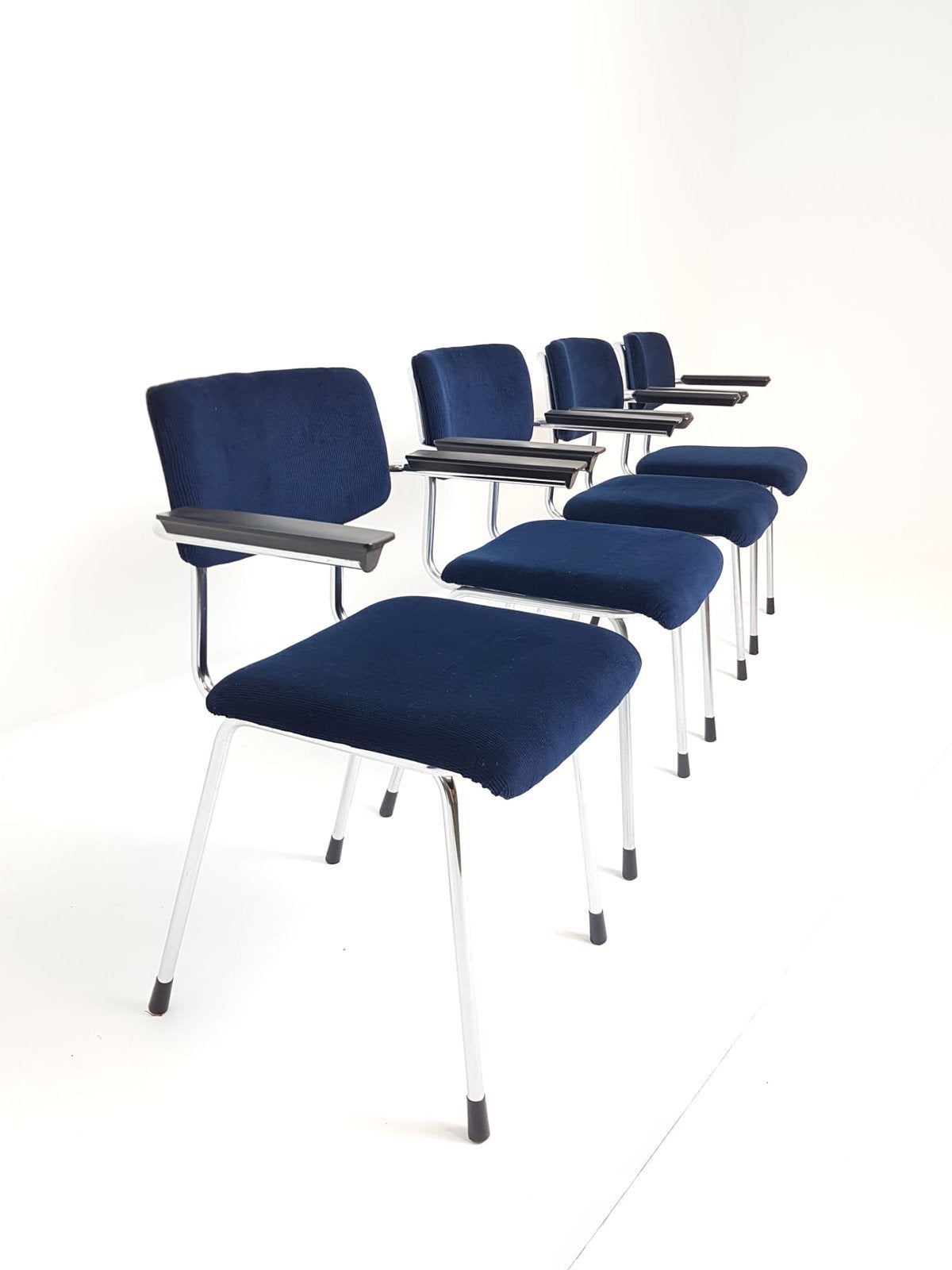 4 gispen 1235 stoelen nieuw gestoffeerd keymer, Ophalen of Verzenden, Blauw, Twee