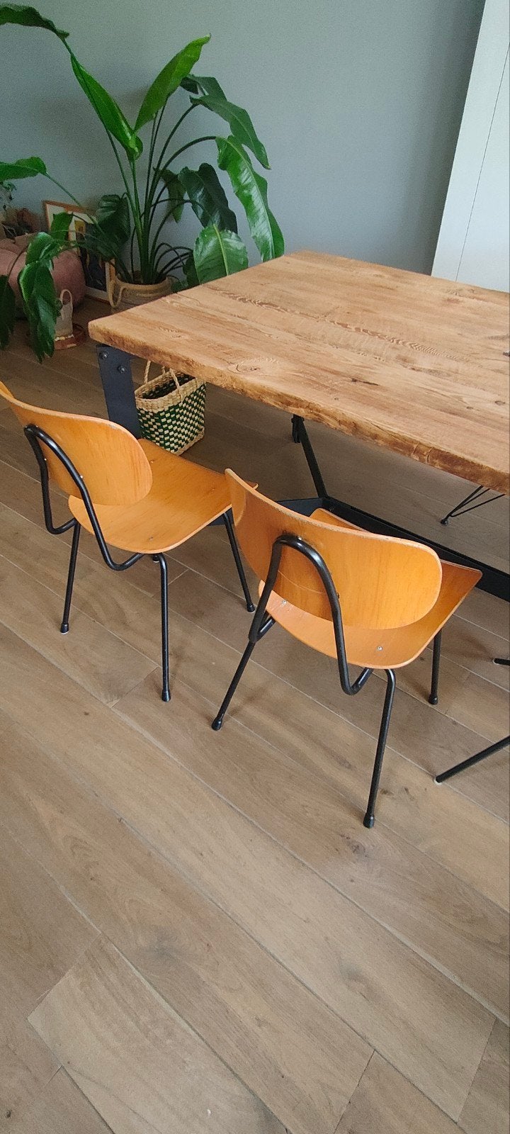 Set van 2 vintage houten stoelen met metalen frame, Huis en Inrichting, Stoelen, Ophalen, Gebruikt, Twee, Overige kleuren
