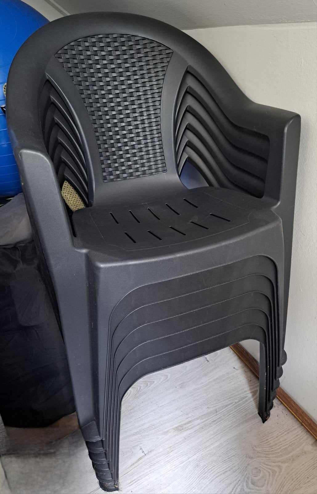 Stapelbare zwarte tuinstoelen (6 stuks), Huis en Inrichting, Stoelen, Ophalen, Kunststof, Zwart, Zo goed als nieuw