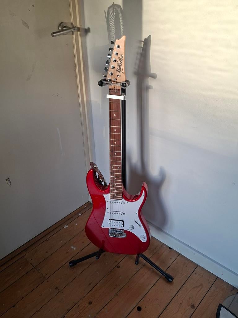 Ibanez Gio Startset: Gitaar, Nux Versterker & Accessoires, Muziek en Instrumenten, Snaarinstrumenten | Gitaren | Elektrisch, Ophalen