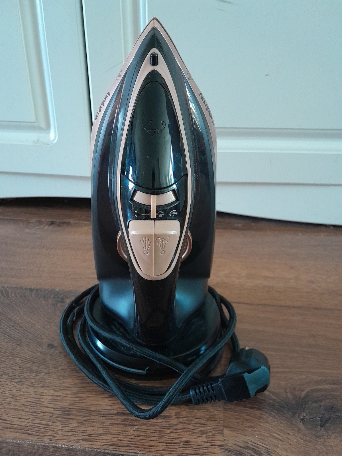 Steam iron., Ophalen of Verzenden, Zo goed als nieuw