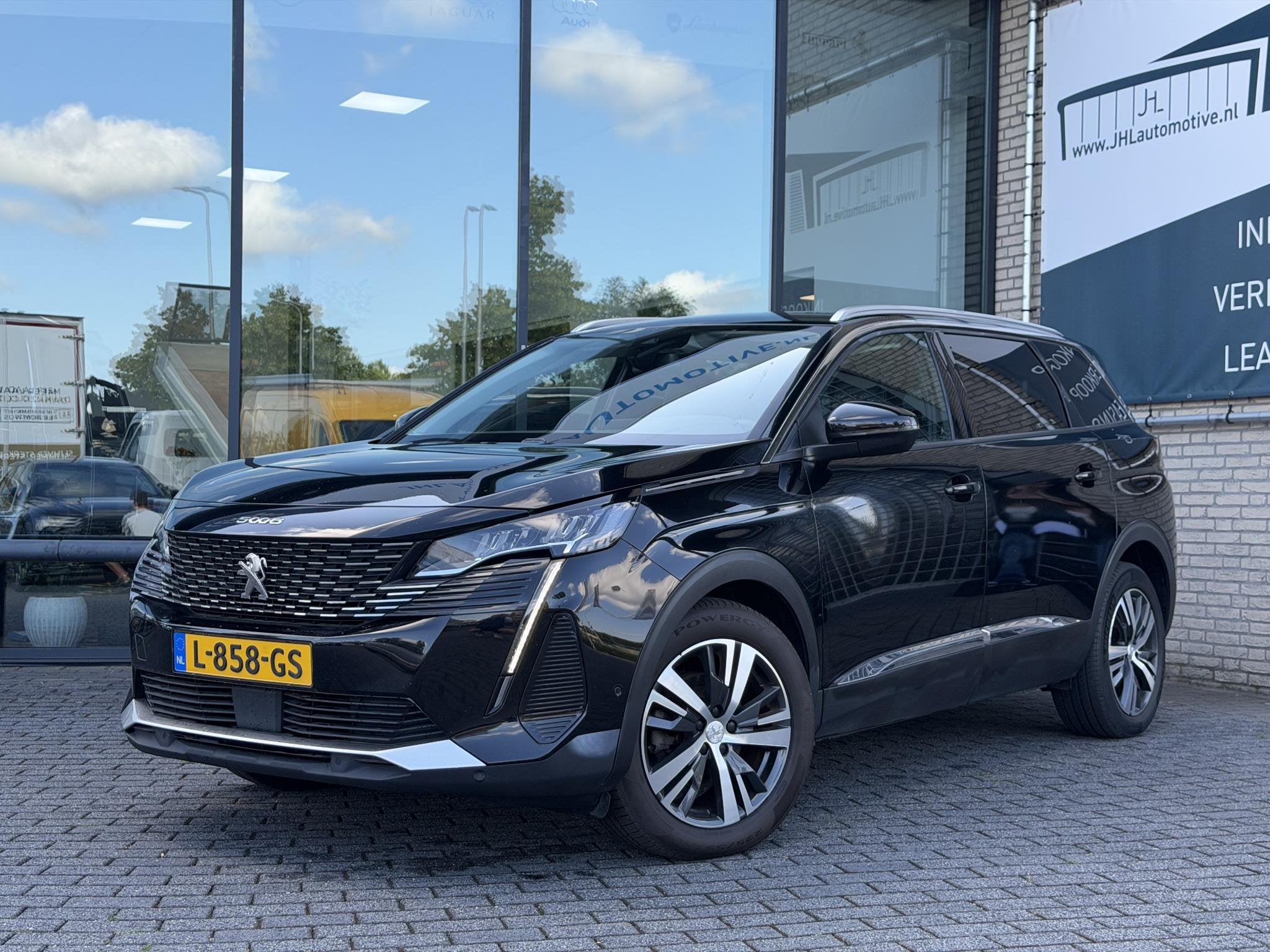 Peugeot 5008 1.2 FACELIFT*NAVI*CAM*HAAK*CRUISE*ECC*CARPLAY*7, Auto's, Voorwielaandrijving, Gebruikt, 1199 cc, 1404 kg