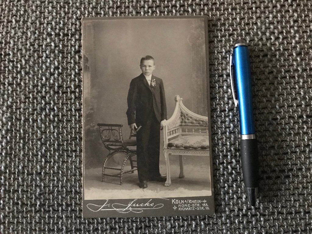 Kabinetfoto Jongen Communie Keulen J. Fuchs, Verzamelen, Gebruikt, Foto, Ophalen of Verzenden, Voor 1940