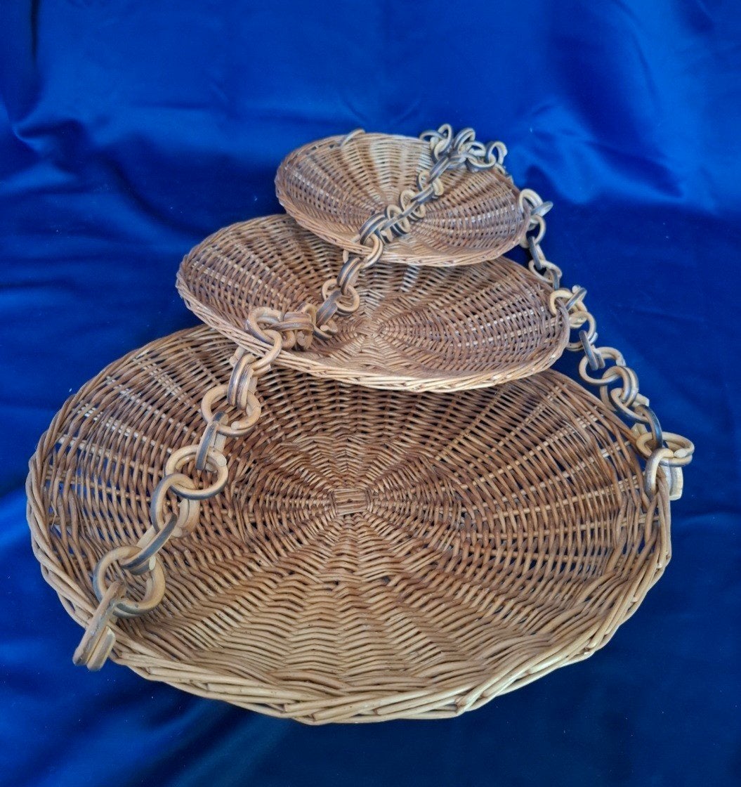 Zeldzame XL Vintage Rotan Hangetagère – 3-Laags, Ophalen, Rond, Riet