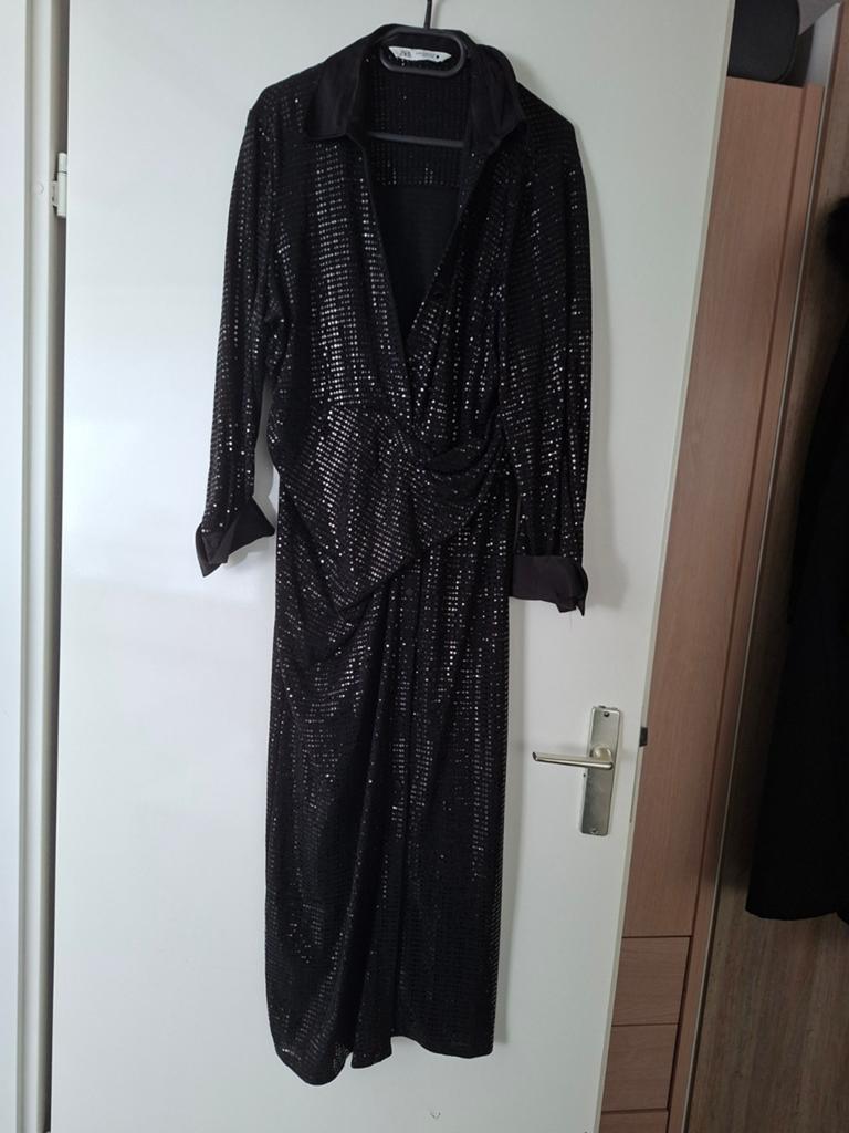 Zwarte pailletten jurk van Zara, Maat 38/40 (M), Ophalen of Verzenden, Zo goed als nieuw, Onder de knie