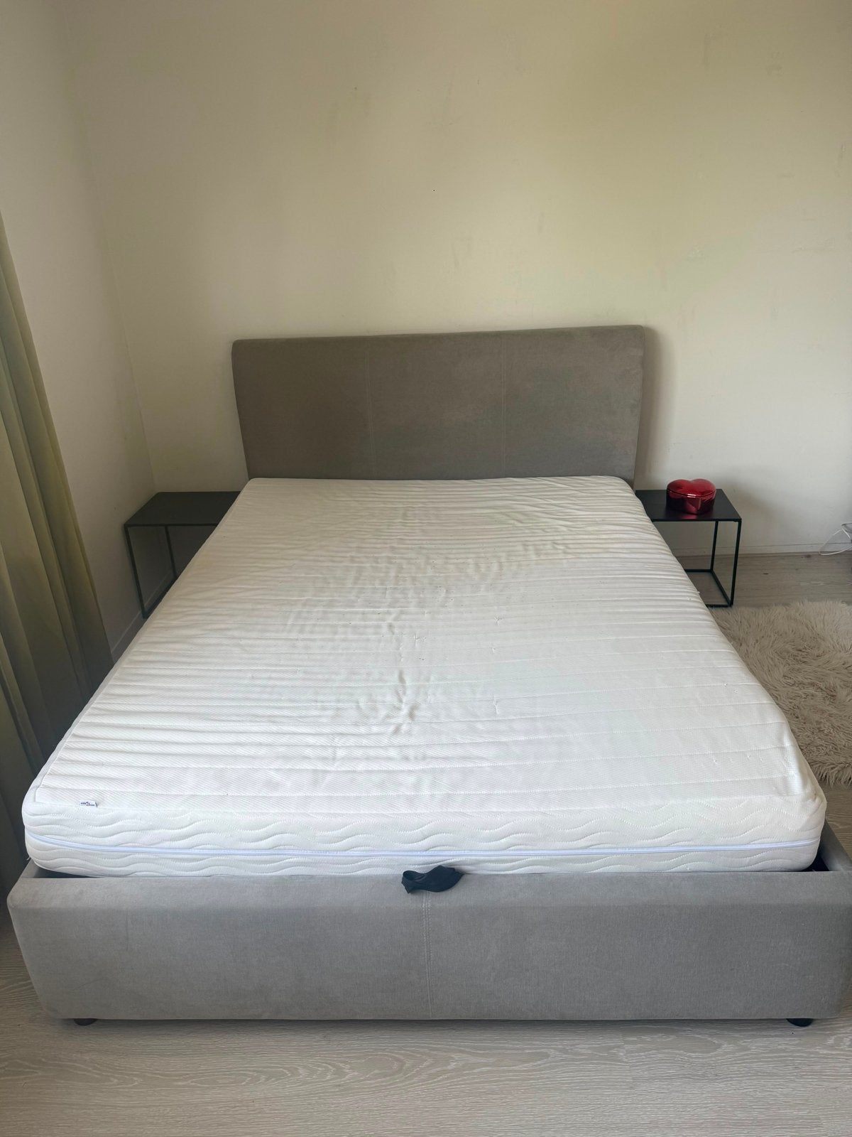 Tweepersoons Bed met Matras – Lichtgrijs, Gebruikt, Tweepersoons, 200 cm, 140 cm