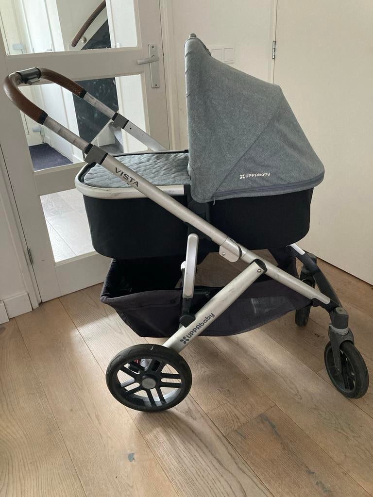 Uppa Baby Vista Kinderwagen met reiswieg en accessoires, Kinderen en Baby's, Kinderwagens en Combinaties, Gebruikt, Combiwagen