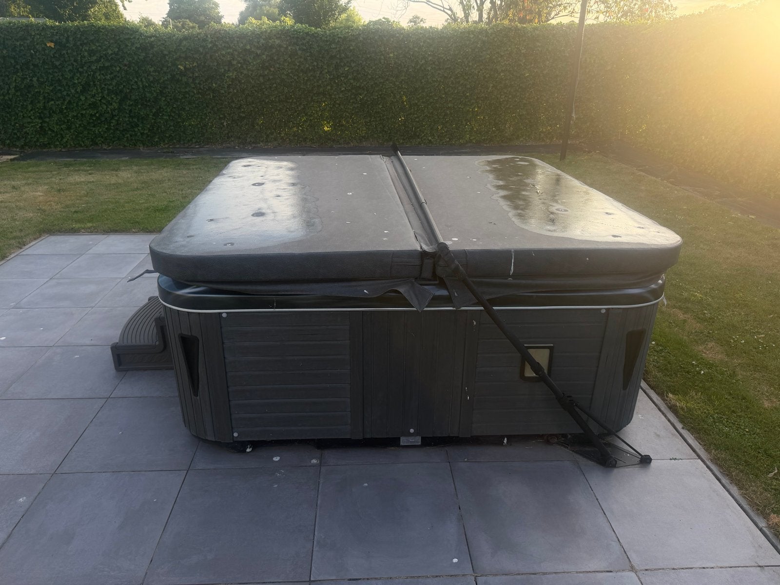 Luxe Balboa Jacuzzi met Afdekzeil en Pomp, Ophalen, Gebruikt, Afdekzeil, Vast