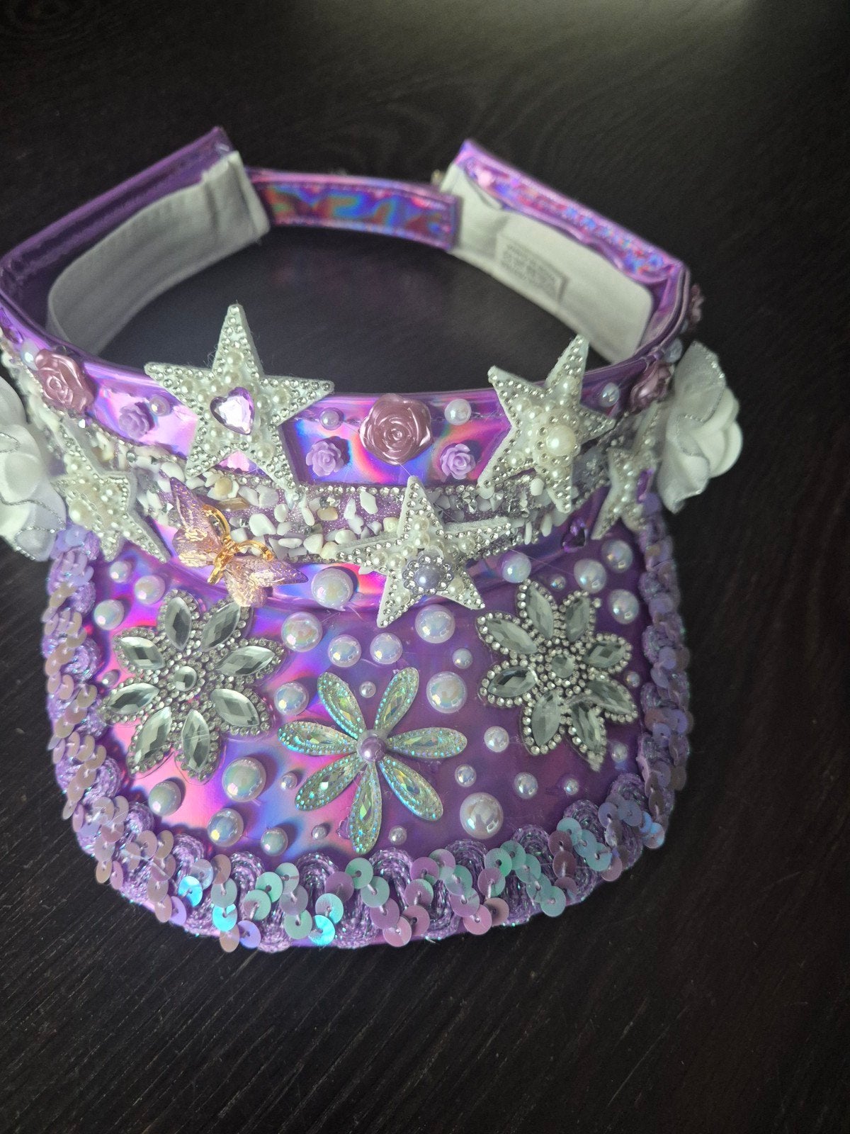 Unieke paarse glitter pet met sterren en bloemen, One size fits all, Ophalen of Verzenden, Pet, Onbekend