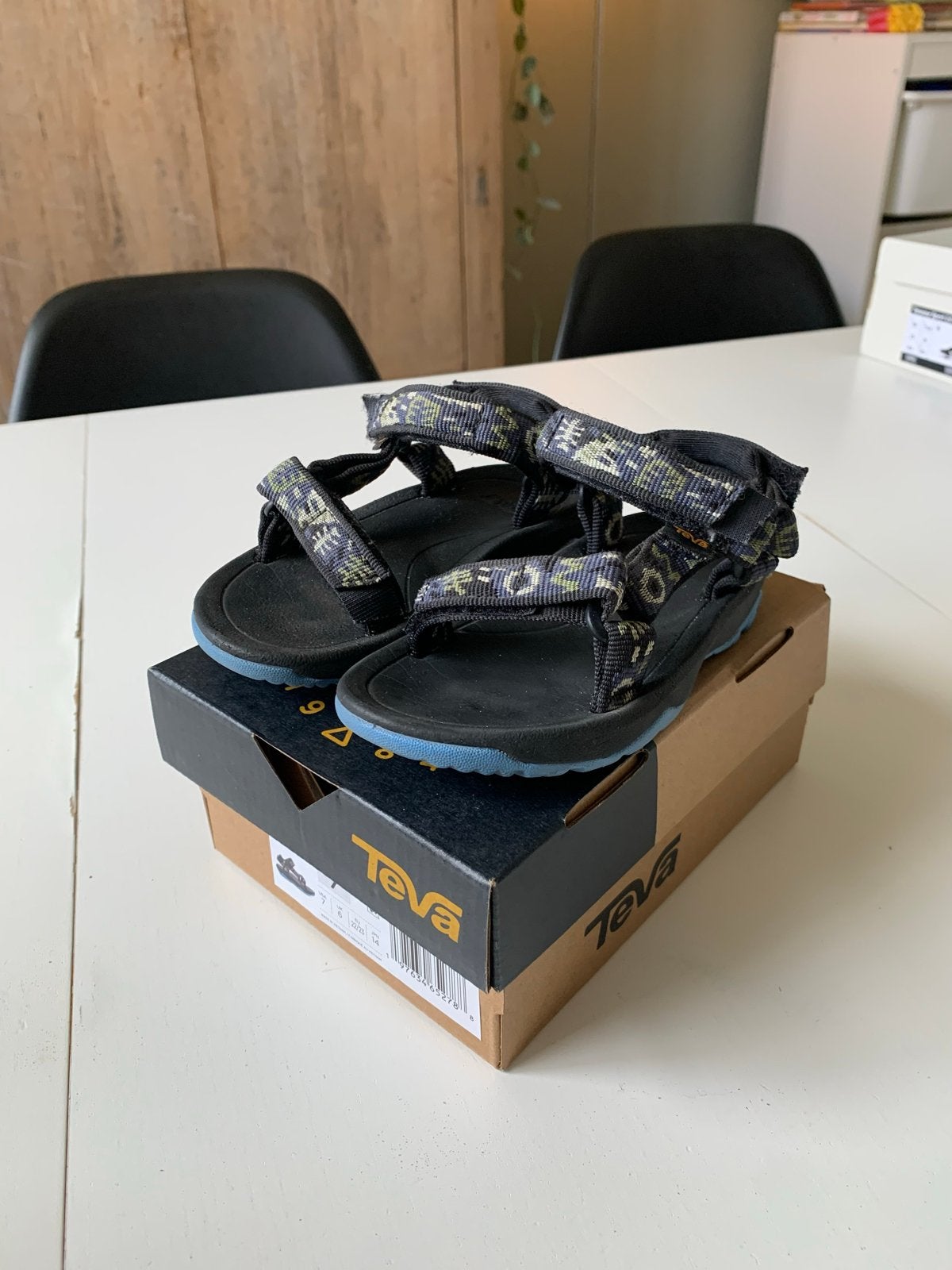 Teva kinder sandalen - Maat 22/23, Kinderen en Baby's, Ophalen of Verzenden, Zo goed als nieuw, Overige typen