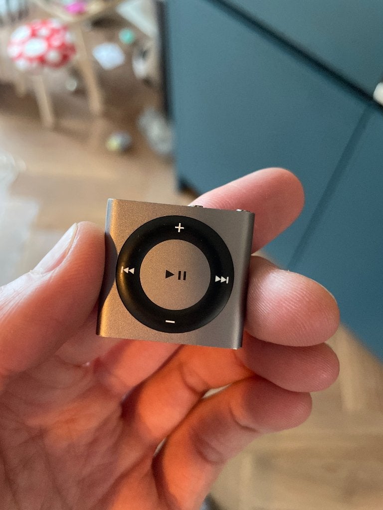 iPod shuffle 2GB, Gebruikt, Ophalen of Verzenden, 2 tot 10 GB, Overige kleuren