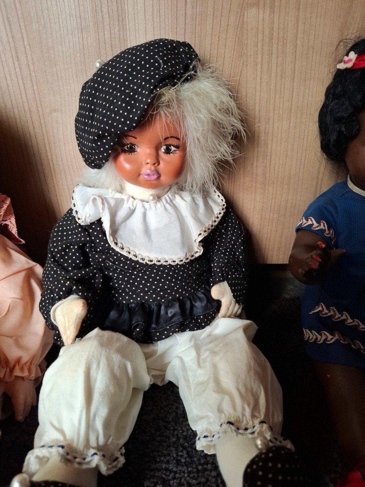 Vintage pop met stippenoutfit en witte haren, Verzamelen, Ophalen of Verzenden, Gebruikt, Pop