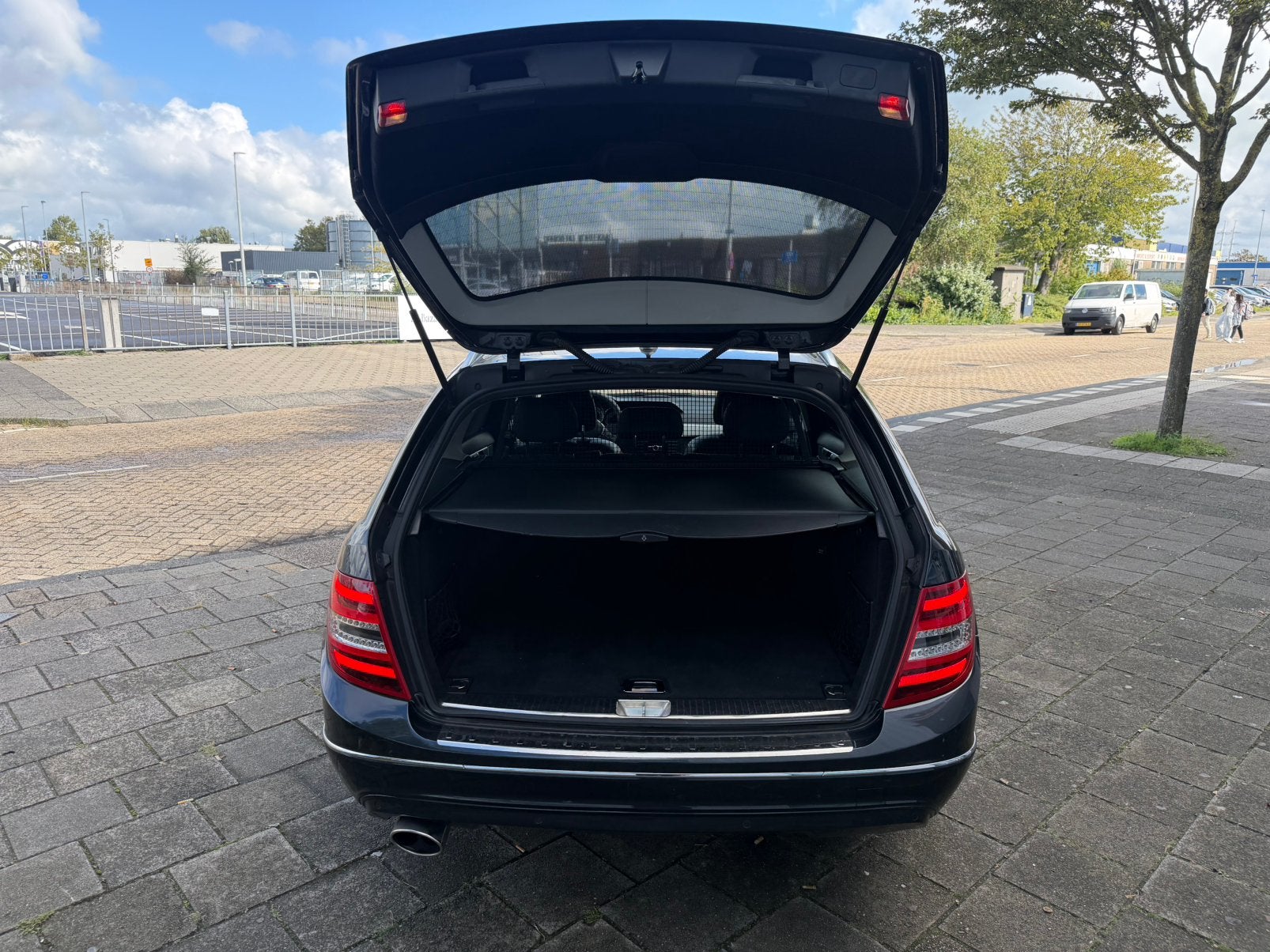Foto 9 van Mercedes-Benz C-Klasse 1.6 C180 Kompr. Estate 2012 Zwart