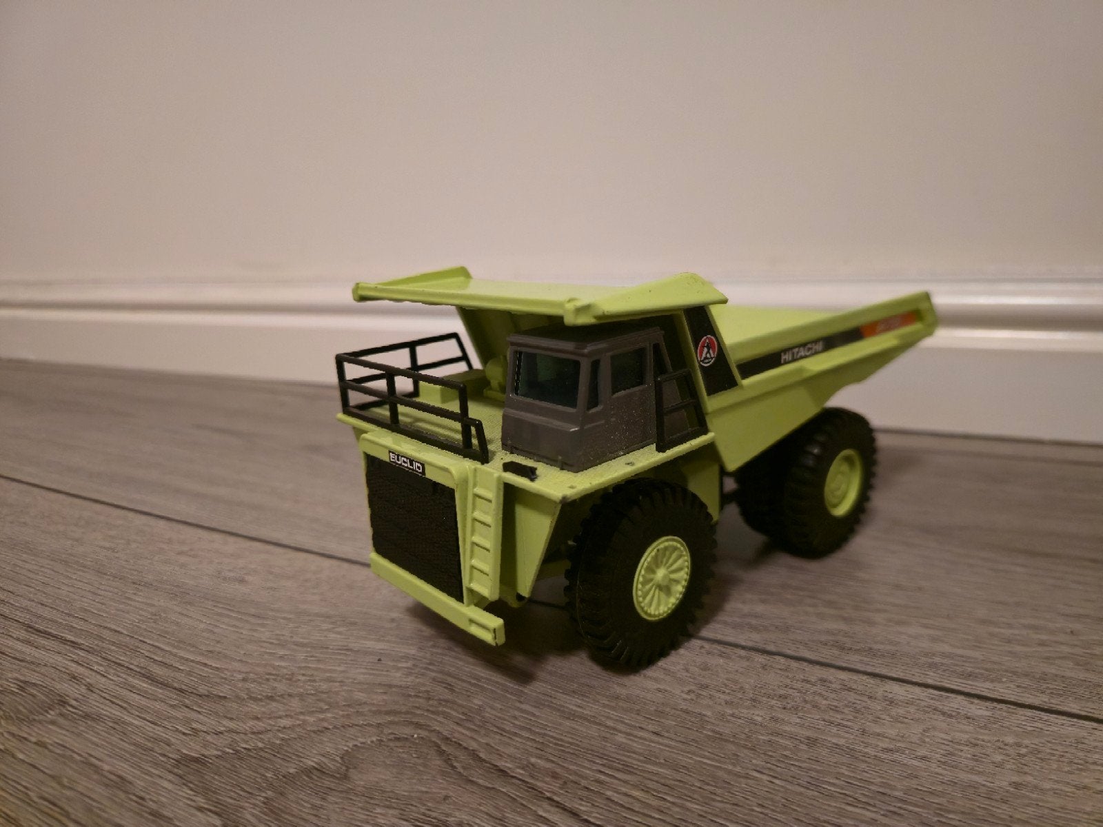 1:50 Euclid Hitachi Dump Truck / Kieptruck, Kinderen en Baby's, Ophalen of Verzenden, Zo goed als nieuw