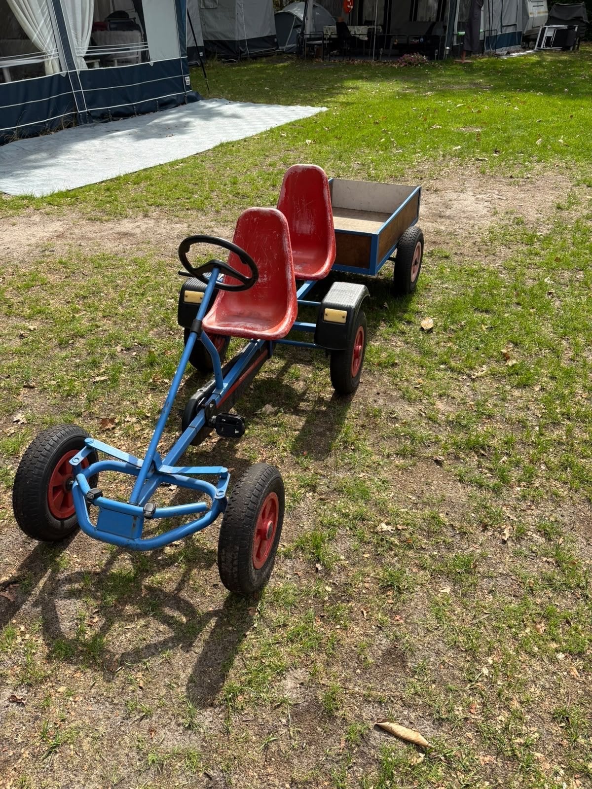 Goede Skelter met aanhangwagen - Af te halen in Schaijk, Ophalen of Verzenden, Gebruikt, Trapvoertuig