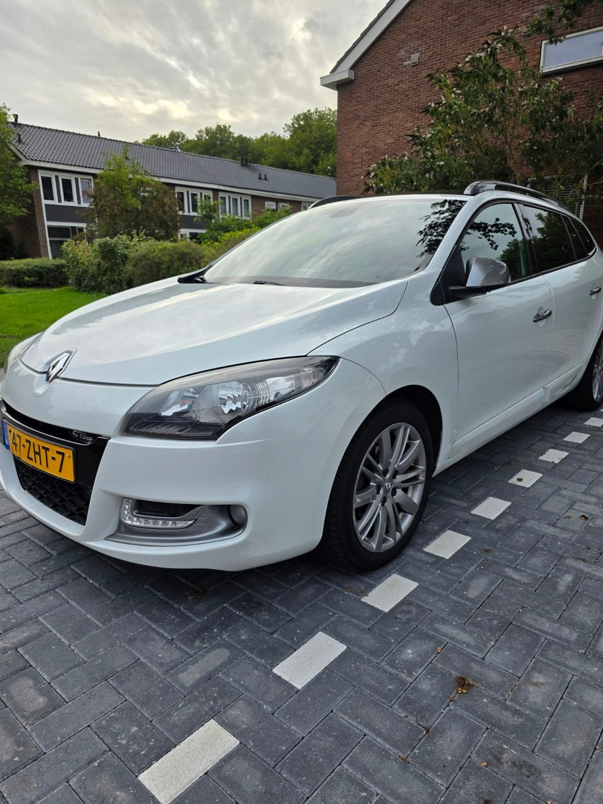 Renault Mégane 1.5 DCI 81KW Estate 2012 Wit, Auto's, Voorwielaandrijving, 4 cilinders, 1283 kg, Wit