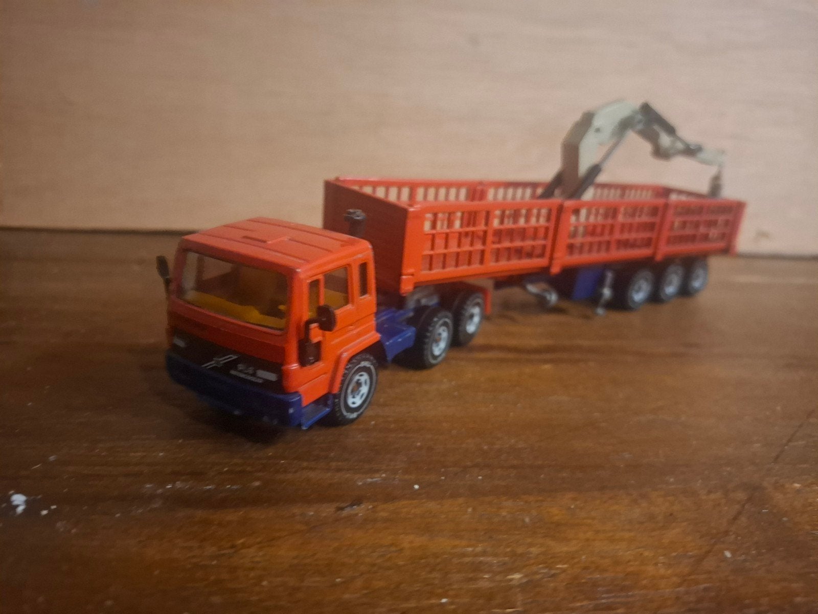Siku Volvo FL6 Stenen Trailer met Kraan - Gebruikt, Hobby en Vrije tijd, Ophalen of Verzenden, Gebruikt