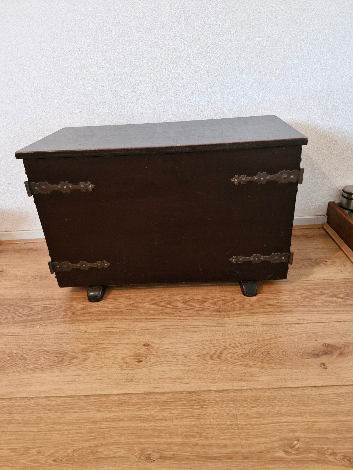 Vintage houten kist met metalen beslag, Ophalen
