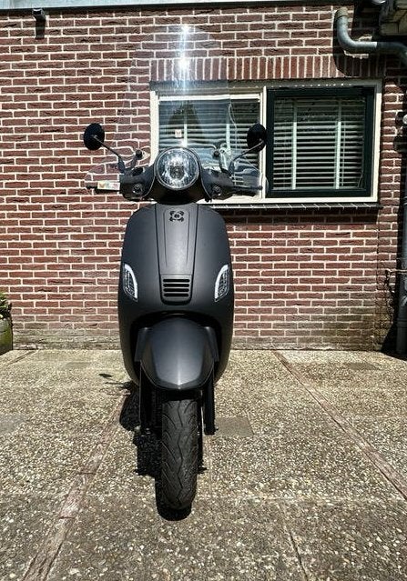 AGM VX50 scooter mat zwart - Weinig kilometers, Ophalen, Gebruikt, Maximaal 25 km/u, Benzine