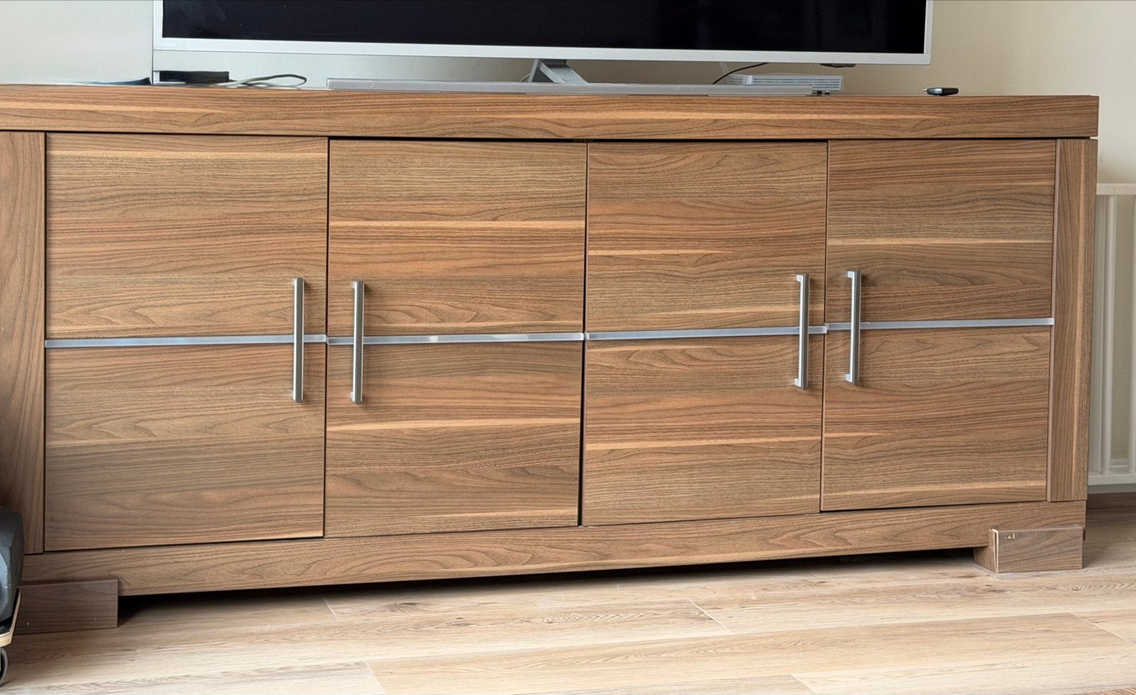 Modern dressoir met veel opbergruimte, Ophalen, Zo goed als nieuw, 200 cm of meer, 25 tot 50 cm