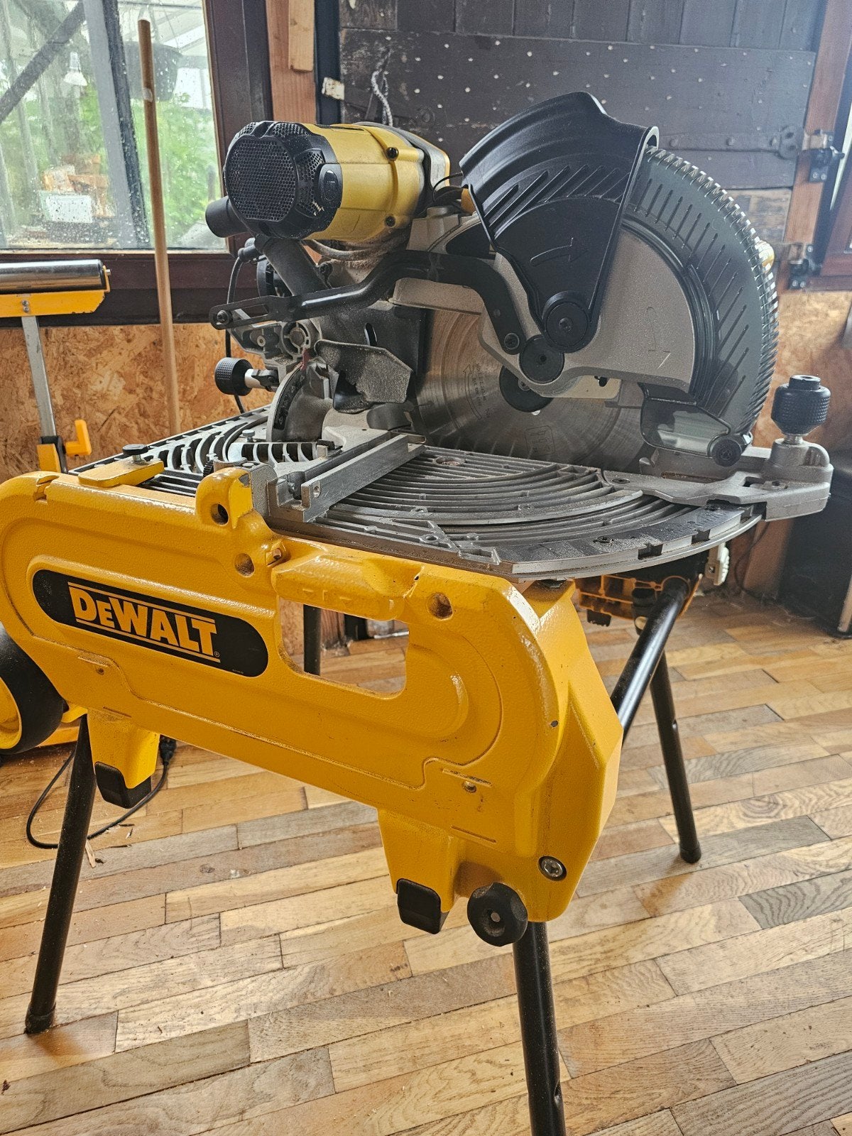 DeWalt flipover, Doe-het-zelf en Verbouw, 70 mm of meer, Ophalen of Verzenden, Zo goed als nieuw, Afkortzaag