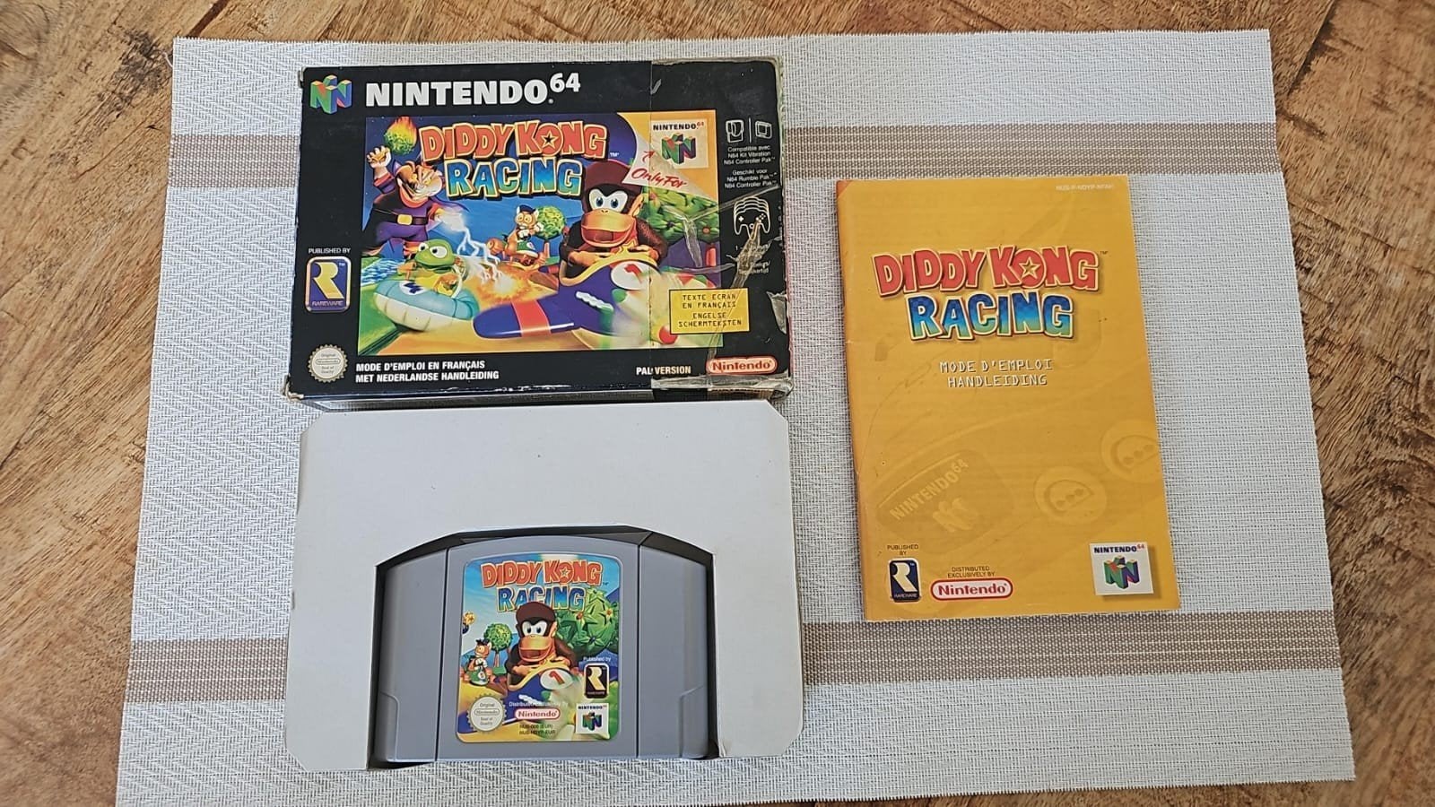 Diddy Kong Racing Nintendo 64 (N64)Compleet met doos en boek, Racen en Vliegen, Ophalen of Verzenden, Zo goed als nieuw, 3 spelers of meer