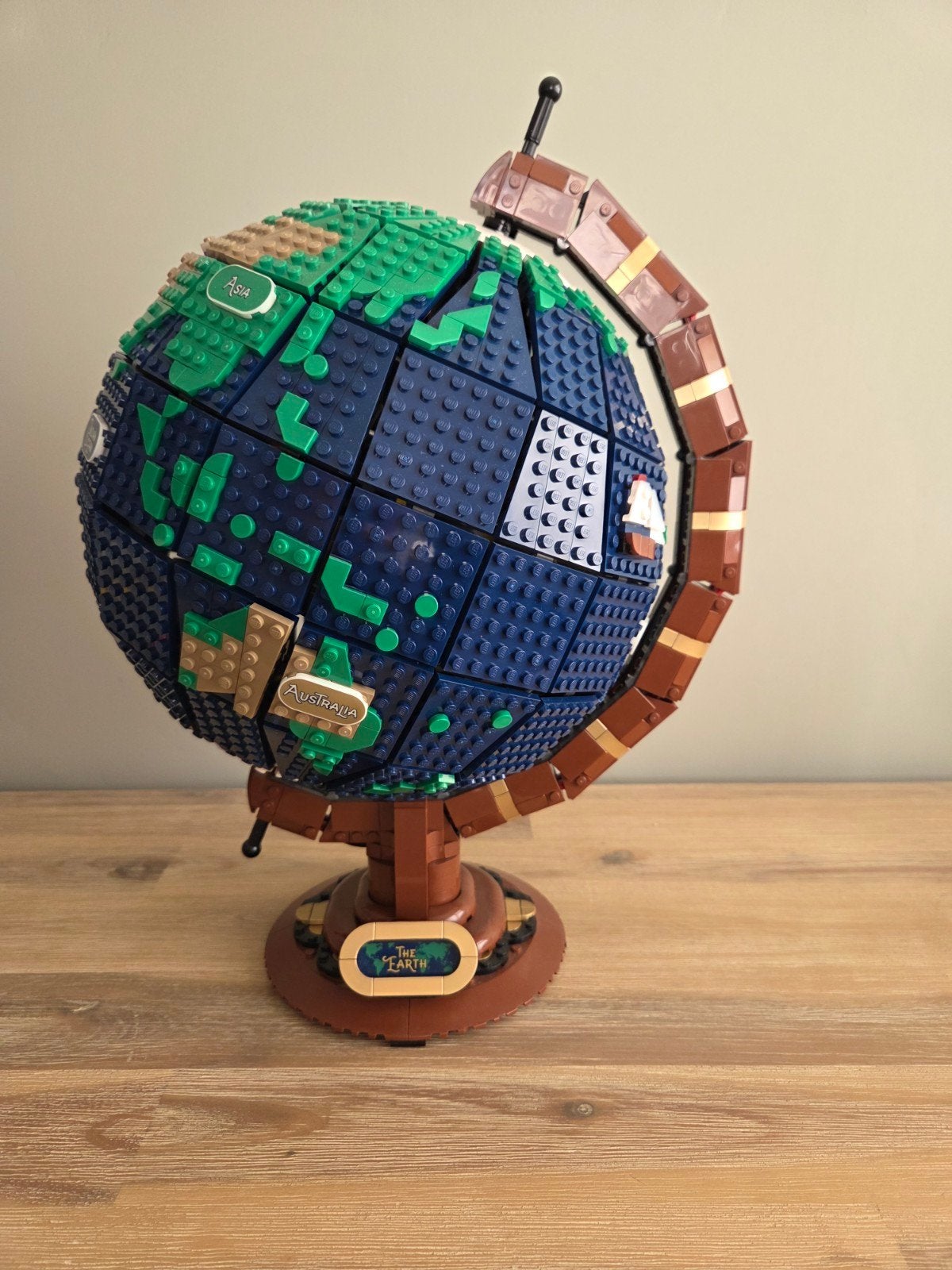 LEGO Ideas 21332 De Wereldbol - Zo goed als nieuw, Kinderen en Baby's, Speelgoed | Duplo en Lego, Lego, Ophalen of Verzenden, Compleet