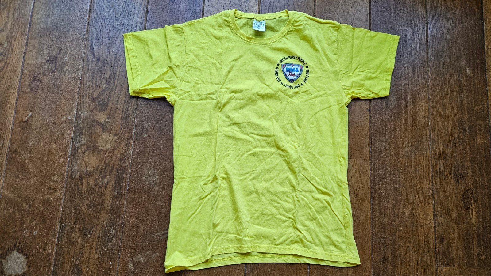 Mega Park t shirt, Ophalen of Verzenden, Zo goed als nieuw
