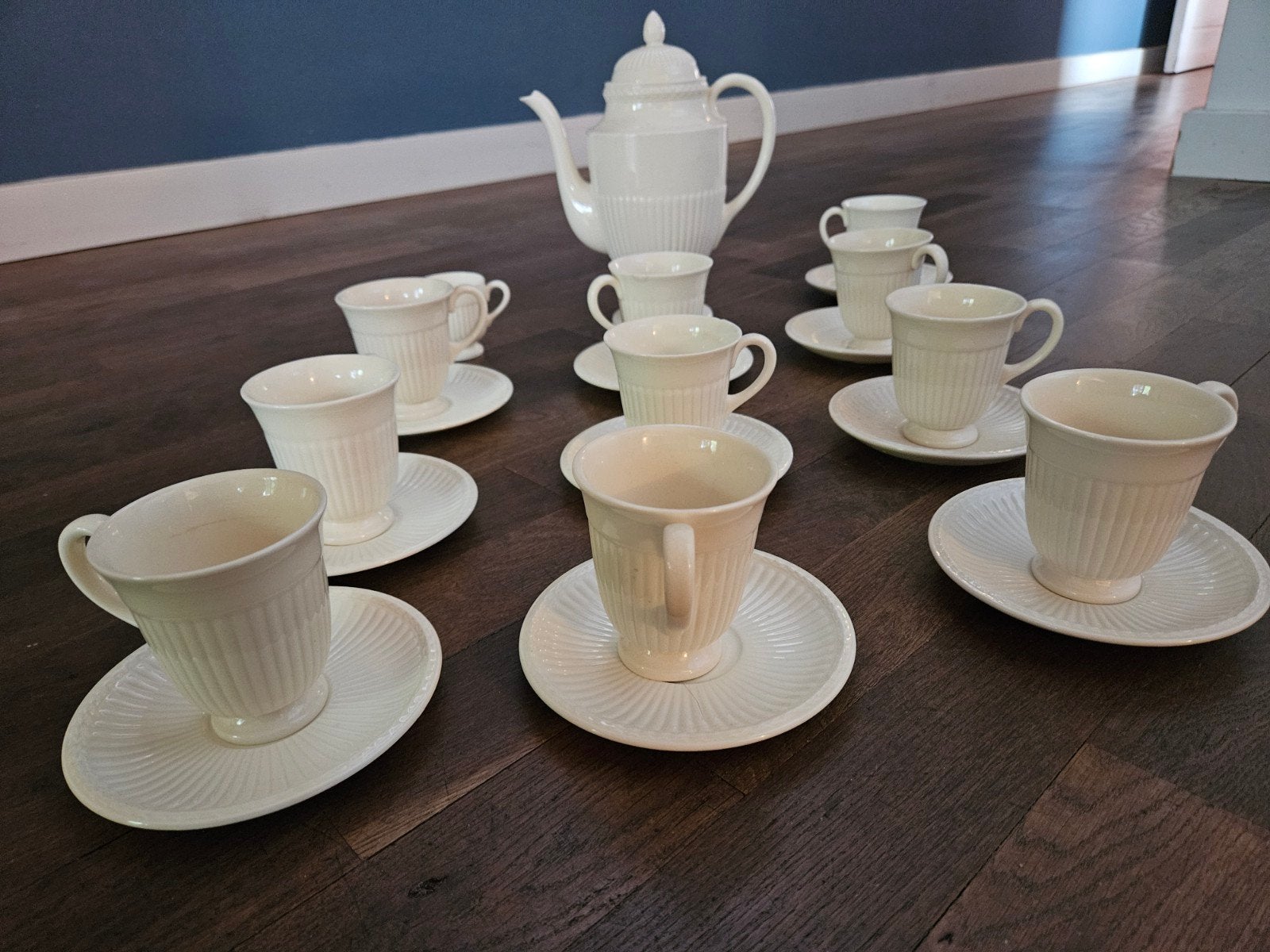 Wedgwood (Edme) koffiekopjes en koffiekan, Ophalen