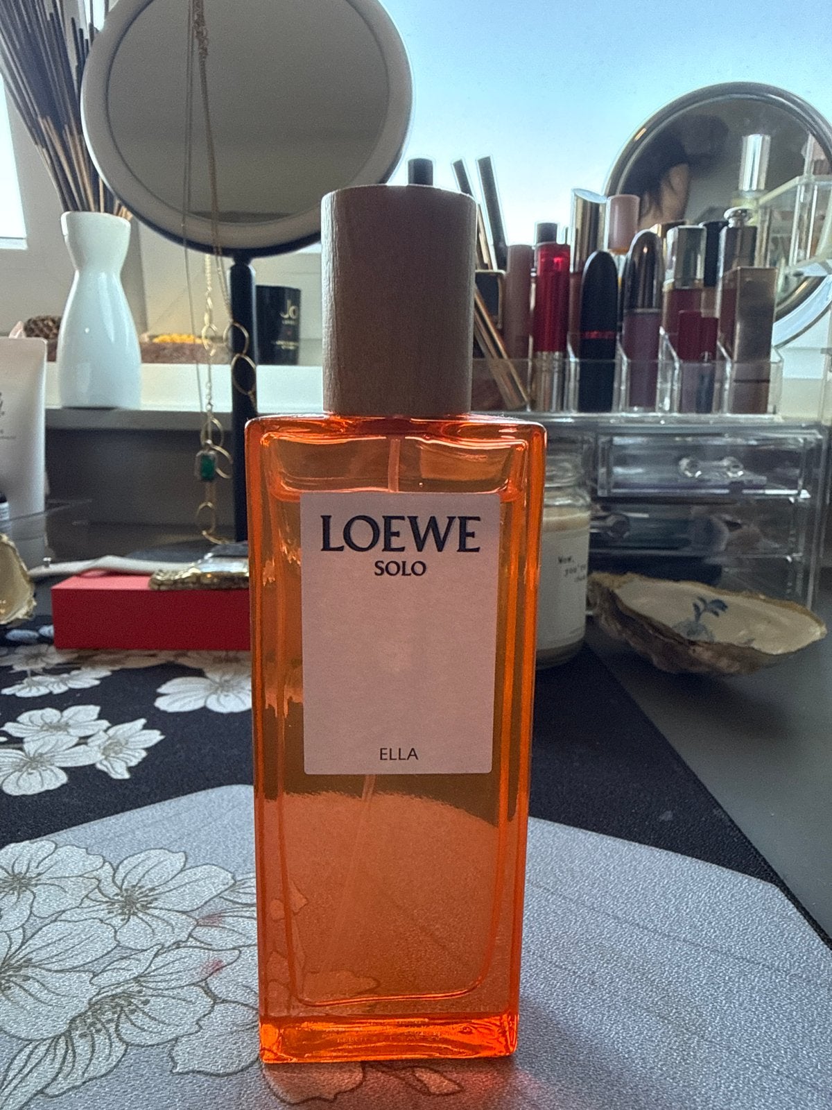 Loewe Solo Ella Eau de Parfum Natural Spray 50ml, Sieraden, Tassen en Uiterlijk, Uiterlijk | Parfum, Ophalen of Verzenden, Zo goed als nieuw