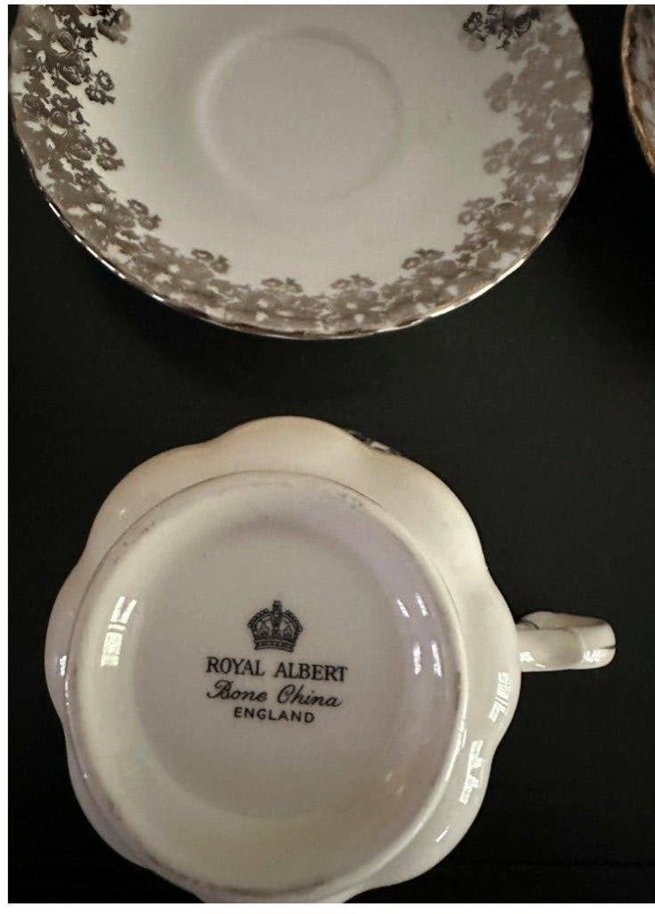Royal Albert Silver Jubilee kop en schotel, Ophalen, Zo goed als nieuw, Porselein, Kop en/of schotel