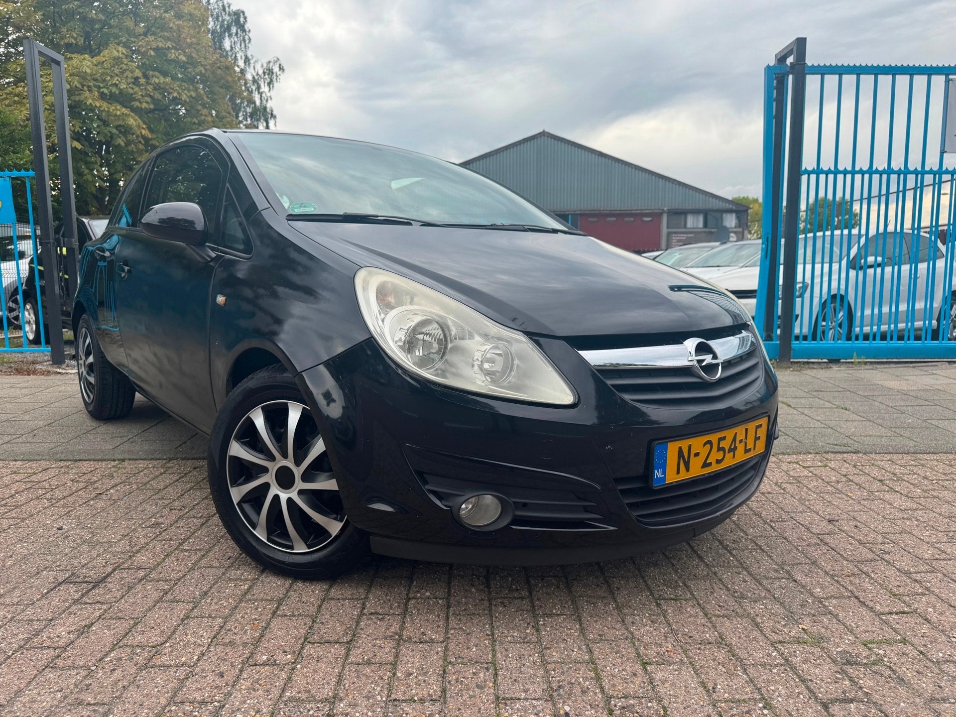 Opel Corsa 1.0-12V Essentia A-C Elek Pakket Inruilkoopje, Auto's, Voorwielaandrijving, Metallic lak, 60 pk, Zwart