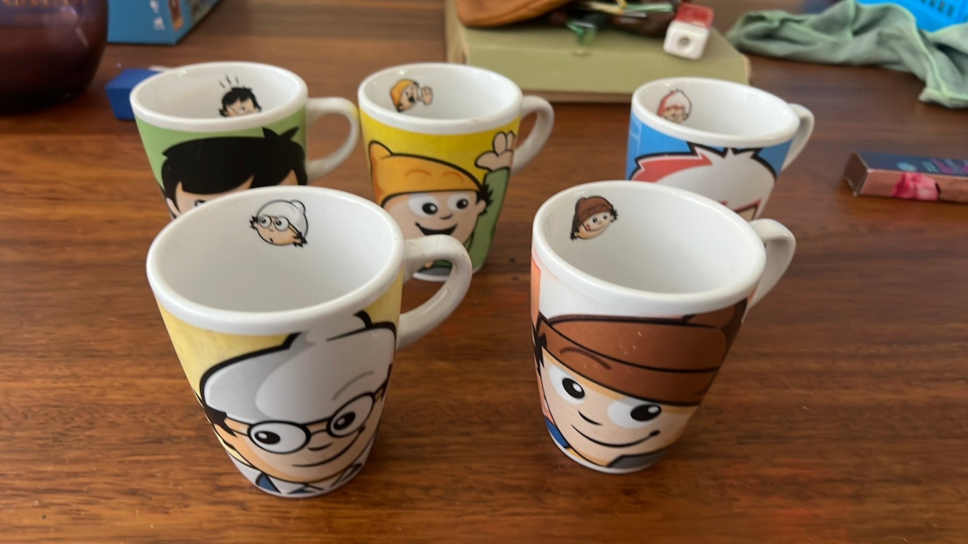 5 leuke mokken/ bekers animatie (japans?), Huis en Inrichting, Ophalen of Verzenden, Aardewerk, Overige stijlen, Kop(pen) en/of Schotel(s)