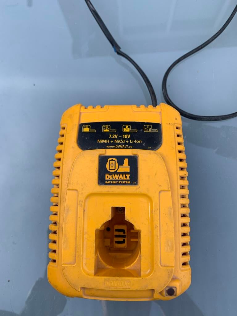 DeWalt Boormachine met Lader - 18V Li-Ion, Ophalen, Zo goed als nieuw