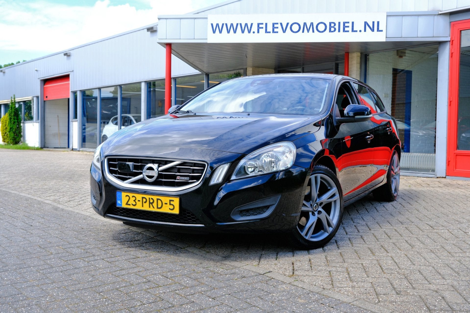 Volvo V60 1.6 T3 150pk Kinetic Clima|Cruise|LMV, Voorwielaandrijving, Gebruikt, 4 cilinders, 150 pk