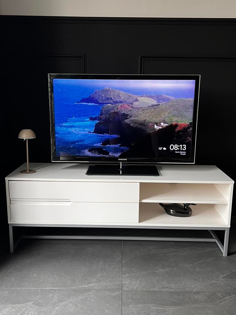 Samsung TV including cabinet plus chrome cast, Ophalen, 100 tot 150 cm, Zo goed als nieuw, Minder dan 100 cm