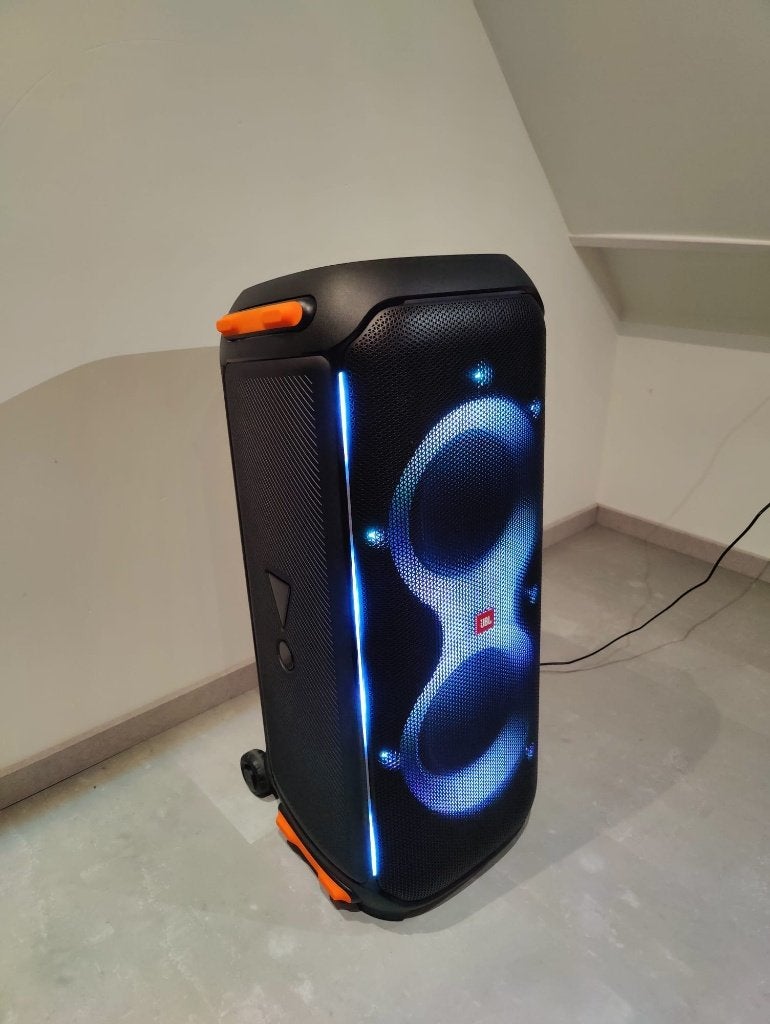 JBL Partybox 710 HUREN (limburg), Ophalen, JBL, Zo goed als nieuw, 120 watt of meer