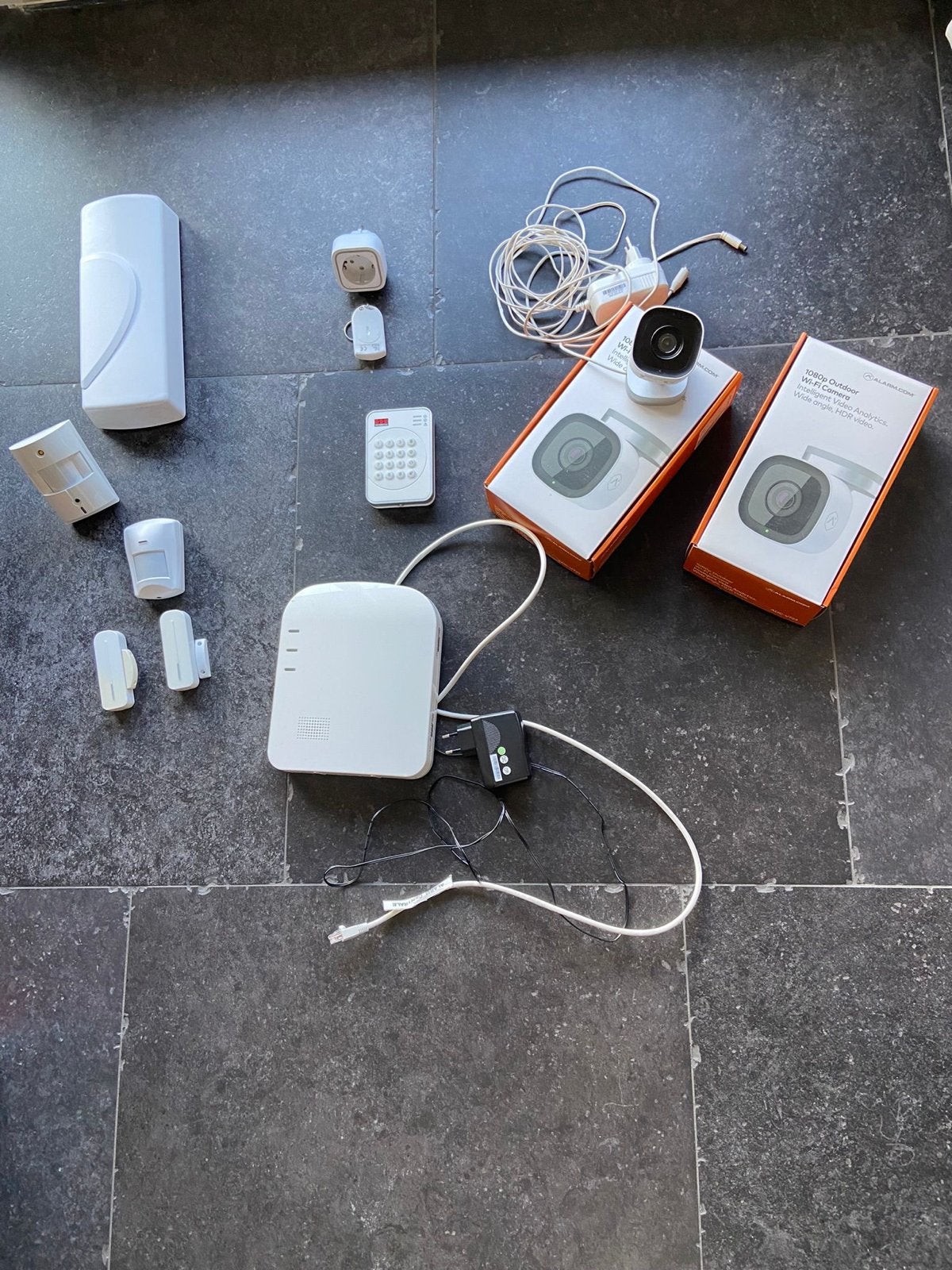 Compleet SmartHome Alarm Systeem met Camera's en Sensoren, Ophalen, Beweging, Zo goed als nieuw, Compleet systeem