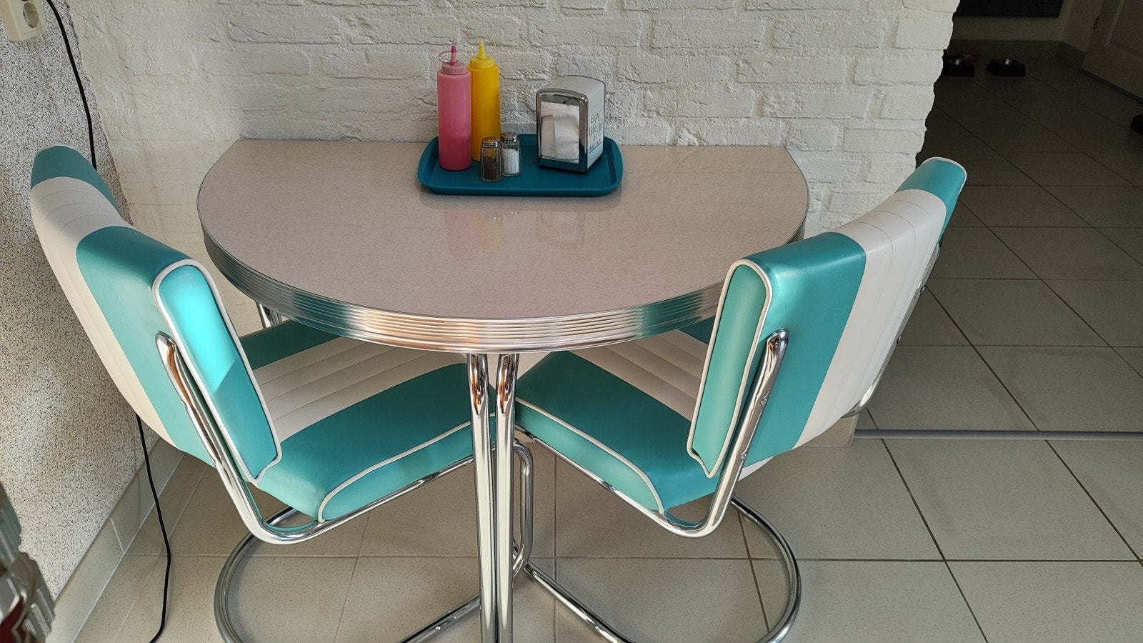 Bel Air wand tafel  en Twee stoelen, Ophalen, Zo goed als nieuw