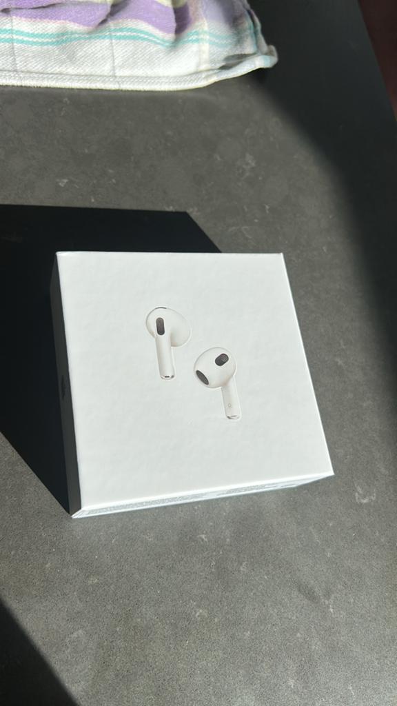 Apple AirPods 4e generatie - Zo goed als nieuw, Ophalen of Verzenden, Zo goed als nieuw, Draadloos
