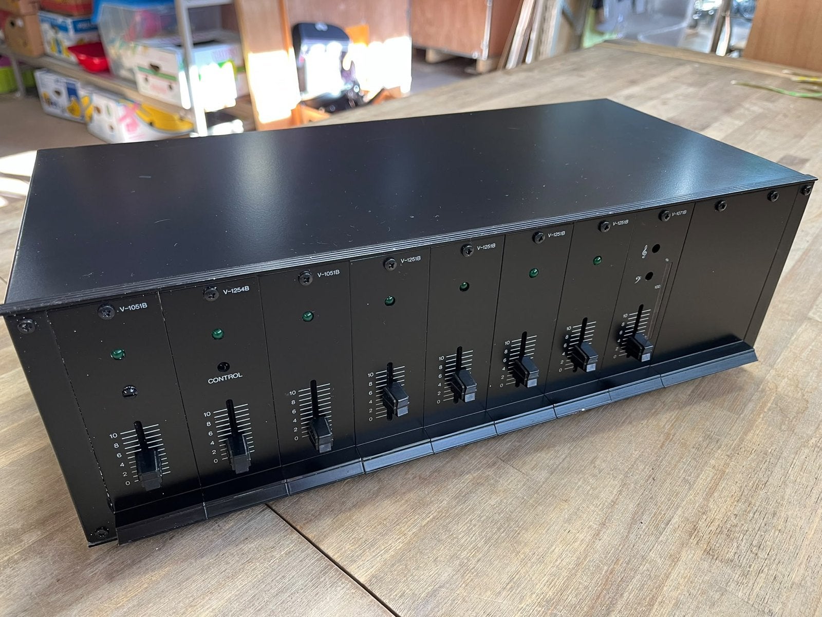 TOA V-1000B Chassis met Insteekmodules - Professionele Audio, Audio, Xx, Ophalen of Verzenden, Xx