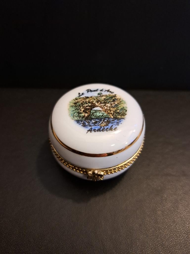 Pillendoosje porselein Ardèche, Antiek en Kunst, Curiosa en Brocante, Ophalen of Verzenden
