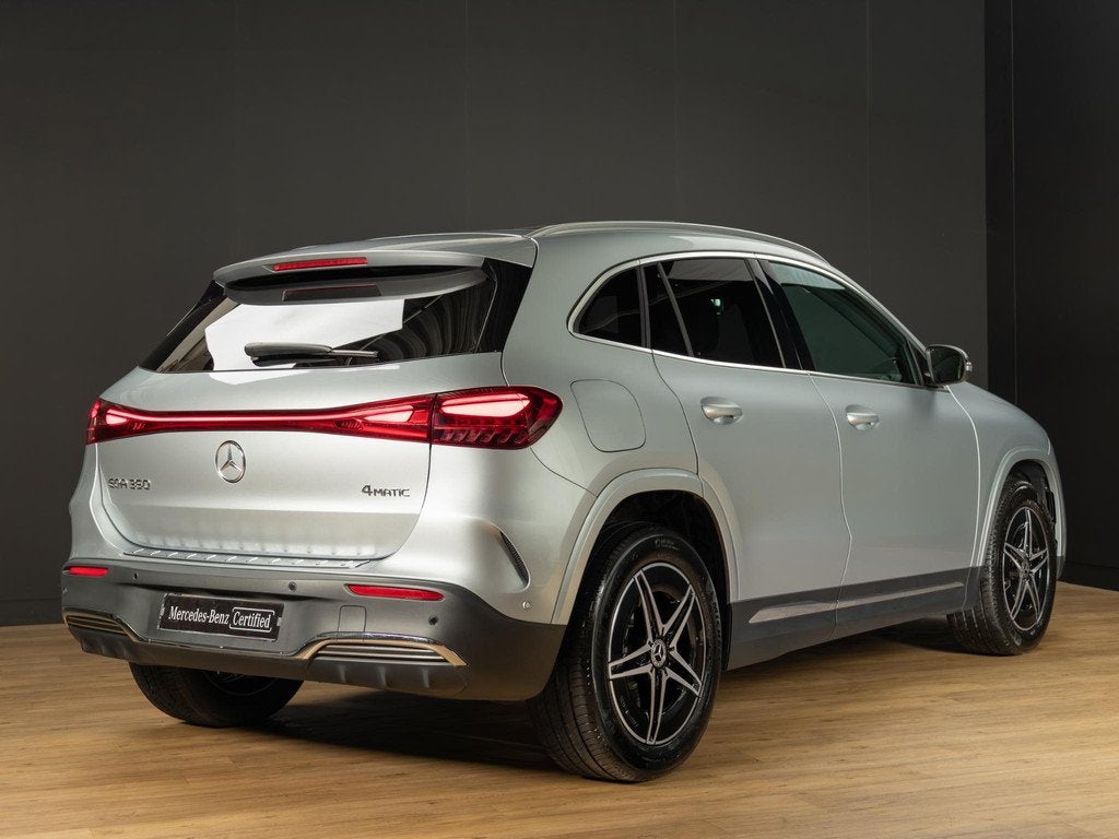 Mercedes-Benz EQA 350 4MATIC AMG Line 71 kWh Panorama dak, Auto's, Automaat, Zwart, 71 kWh, 435 min